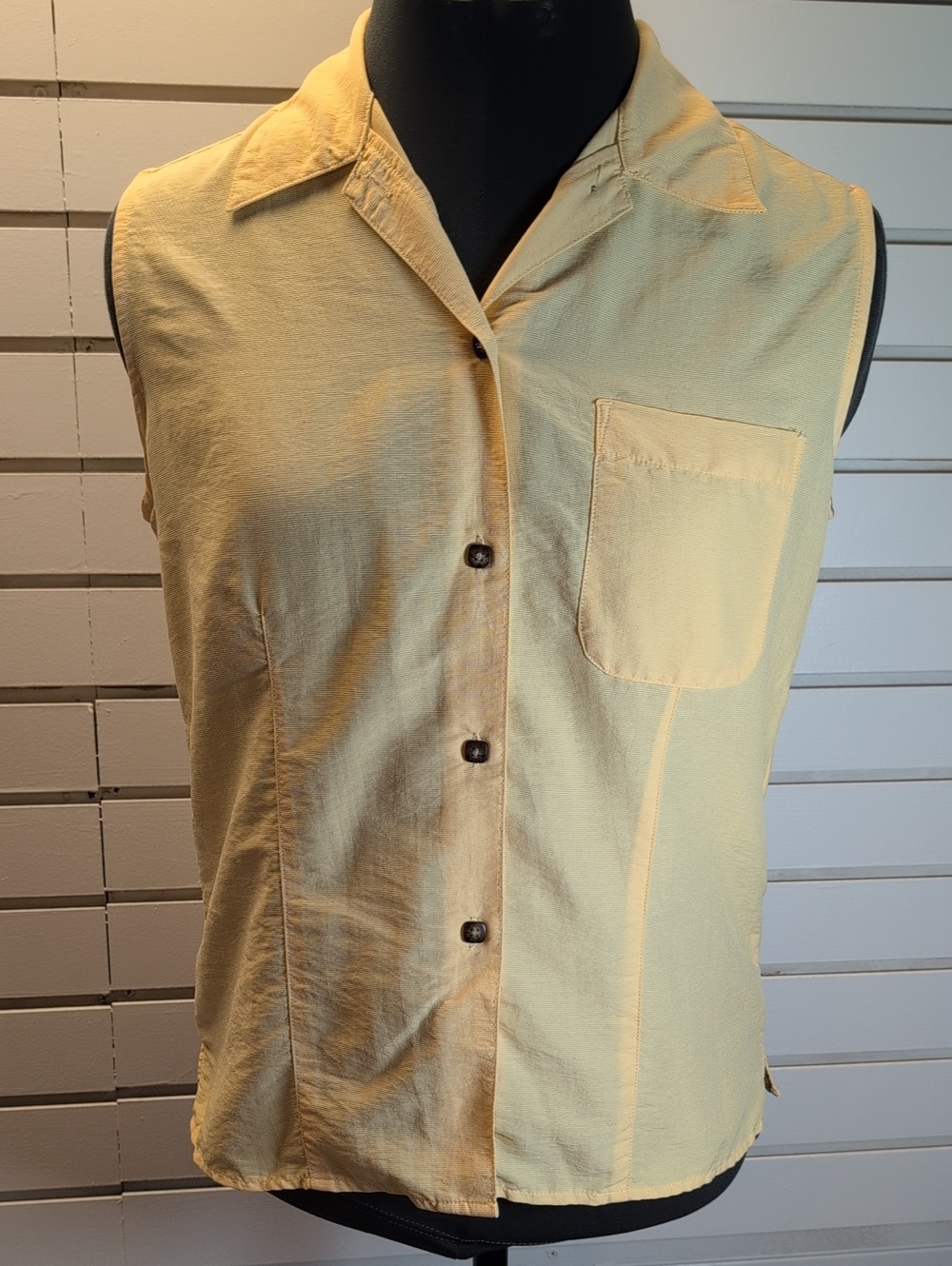 EMS Women’s Butter Yellow Sleeveless Button Front Outdoor Hiking Shirt Medium